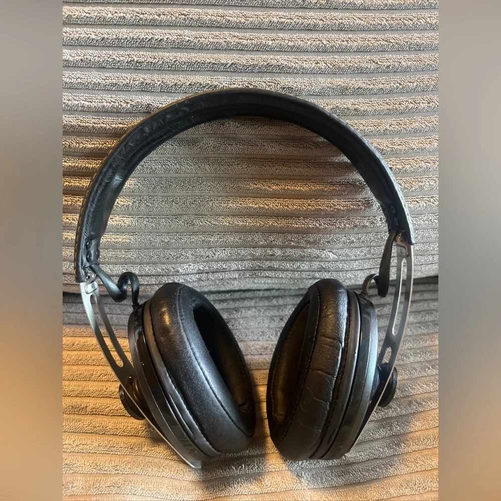 Sennheiser Momentum M2 AEBT Wireless Over Ear Noise Cancelling Headphones - Picture 1 of 8